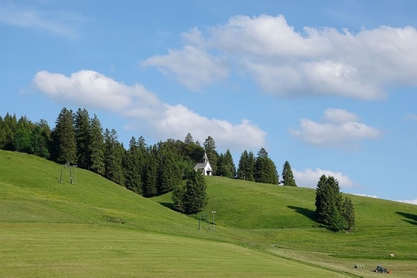 Fatimakapelle und Kapellenlift im Frhling