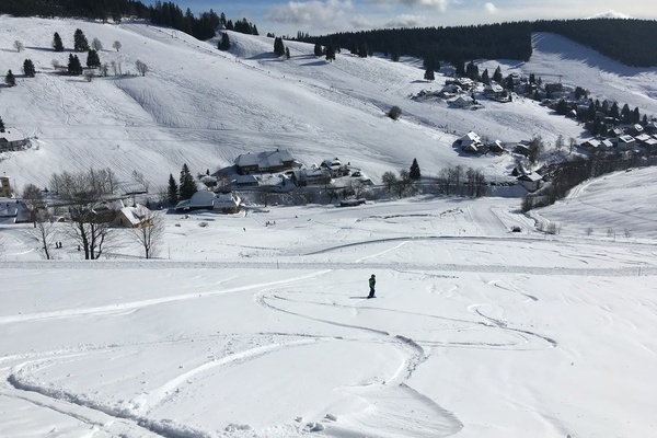 Tiefschneeabfahrt zum Haus am Bach, gegen�ber der Kapellenlift
